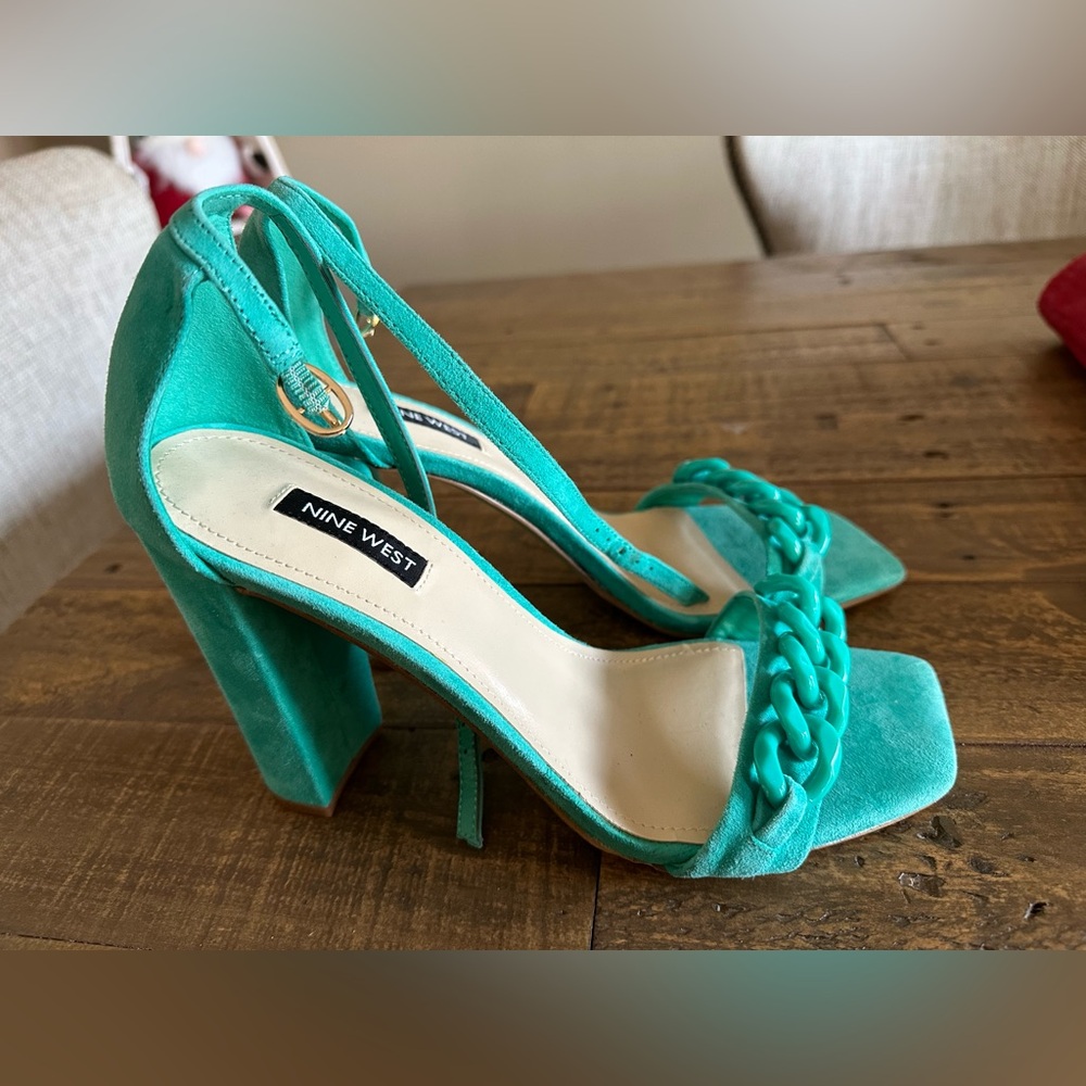 NWOT Nine West Buckle Block Heel Sandal‎ - Size 8.5